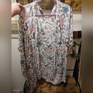 Loft Plus Floral Kimono size 24/26
